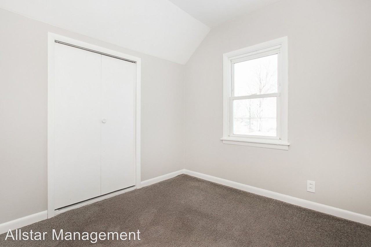 15425 Hummel Rd - Photo 3 of 33