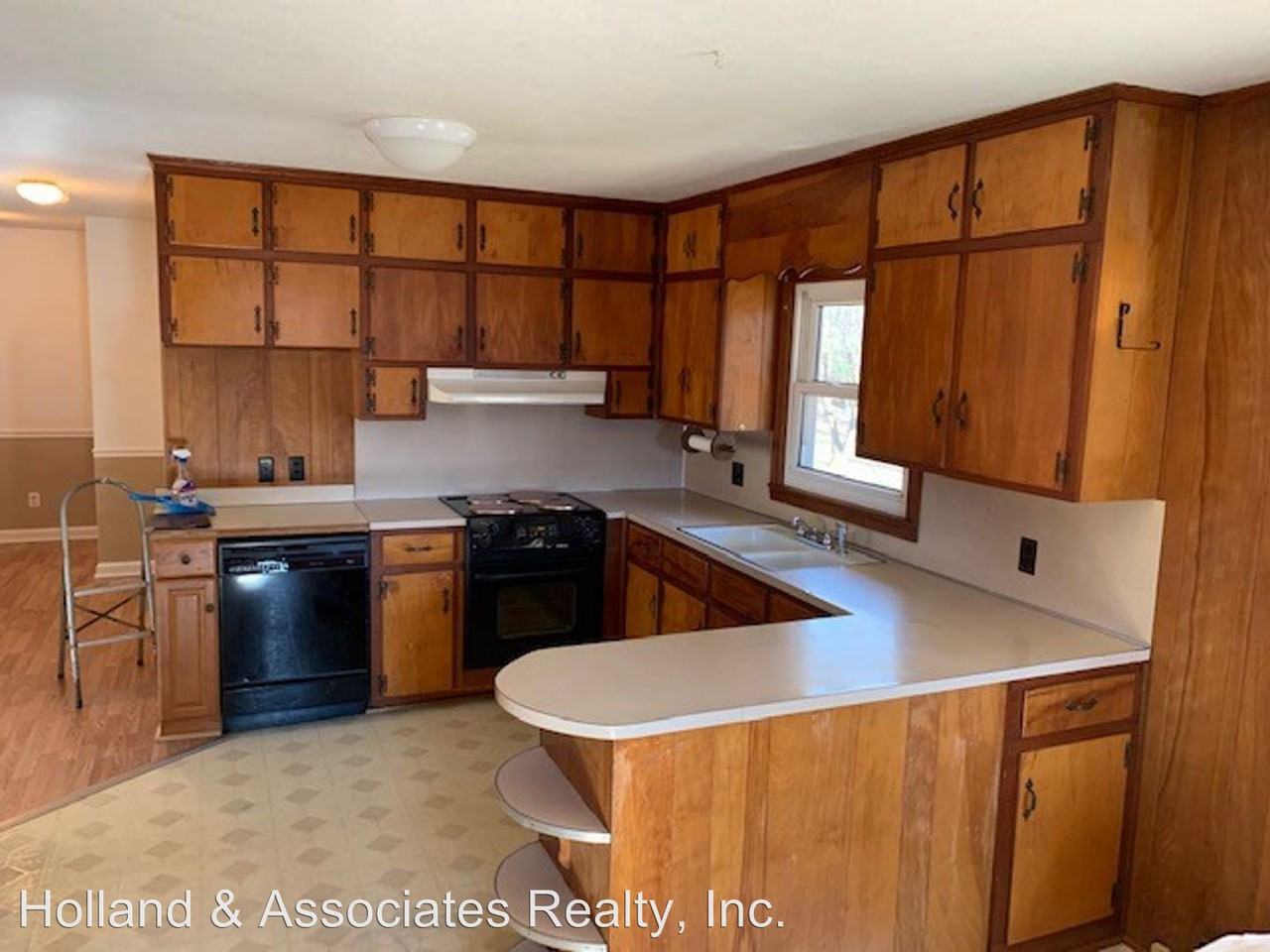 221 Busick Road - Photo 2 of 8