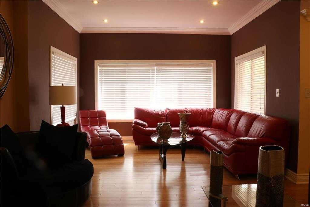 7415 Wellington Avenue - Photo 3 of 51
