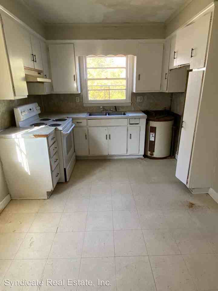 405 Thompson St - Photo 3 of 6