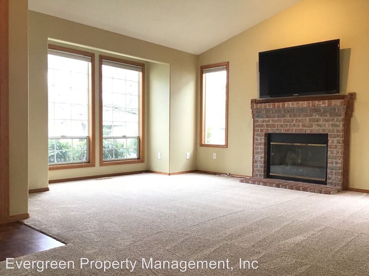 770 Se 33rd St. - Photo 2 of 15