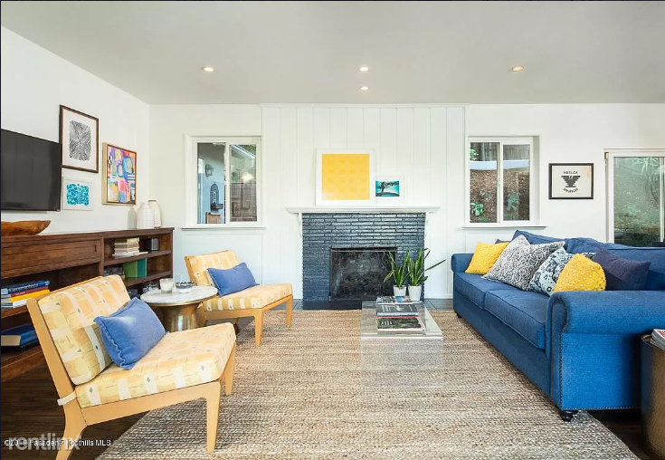 195 Malcolm Dr - Photo 3 of 9