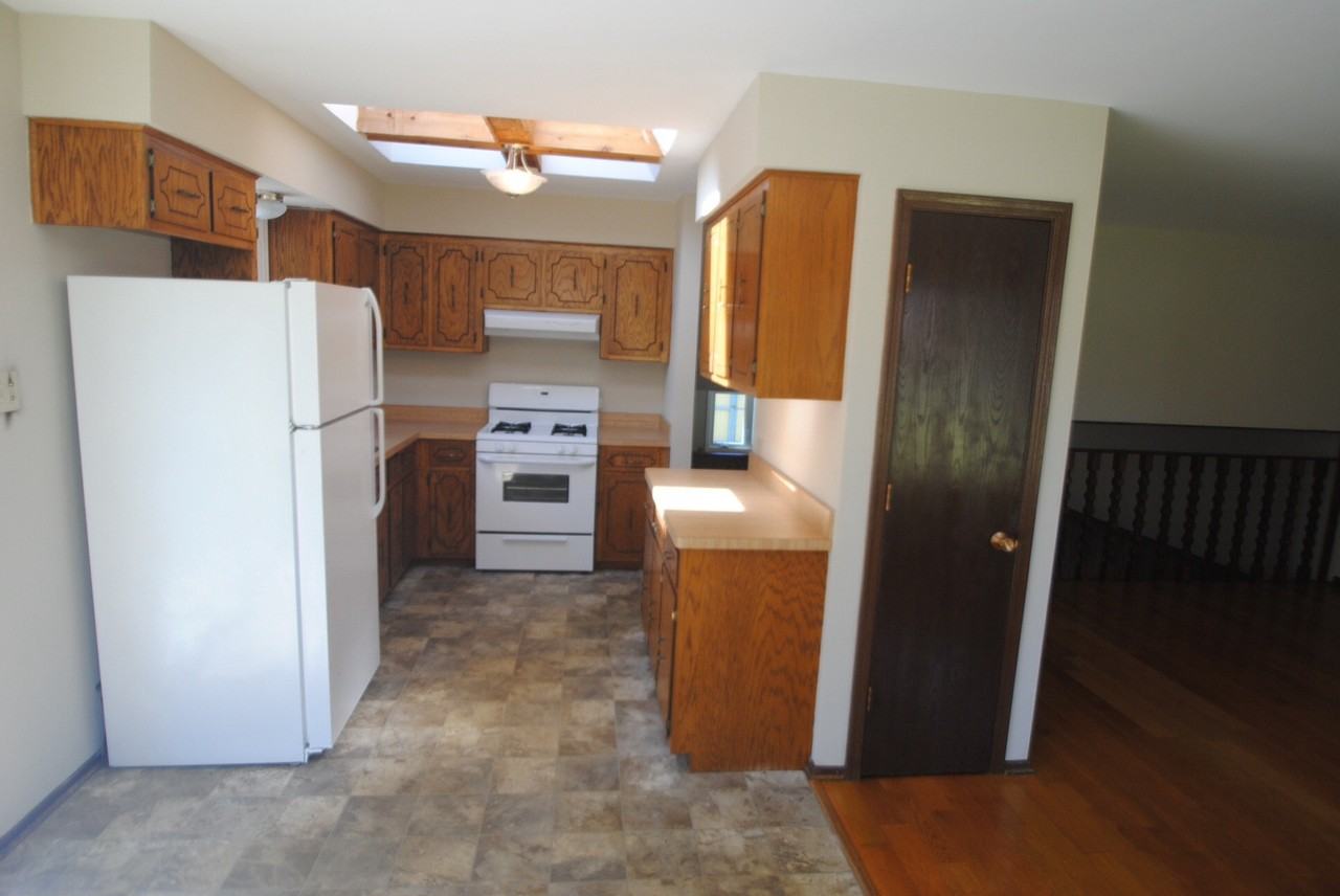16104 Oak Ave - Photo 3 of 13