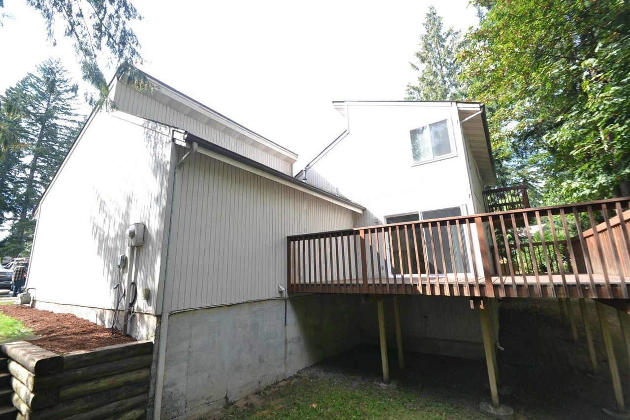 10415 39th Dr NE - Photo 2 of 12