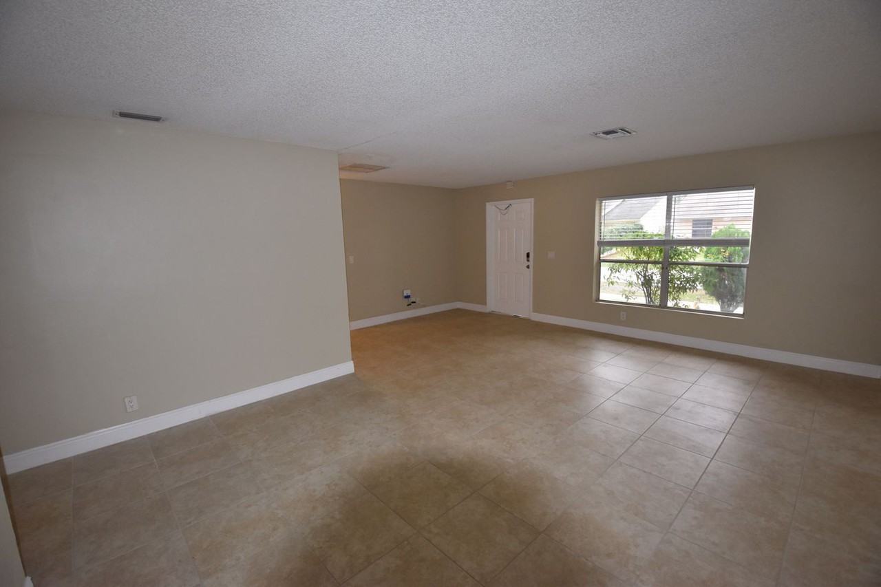 6098 Westfall Rd - Photo 3 of 17