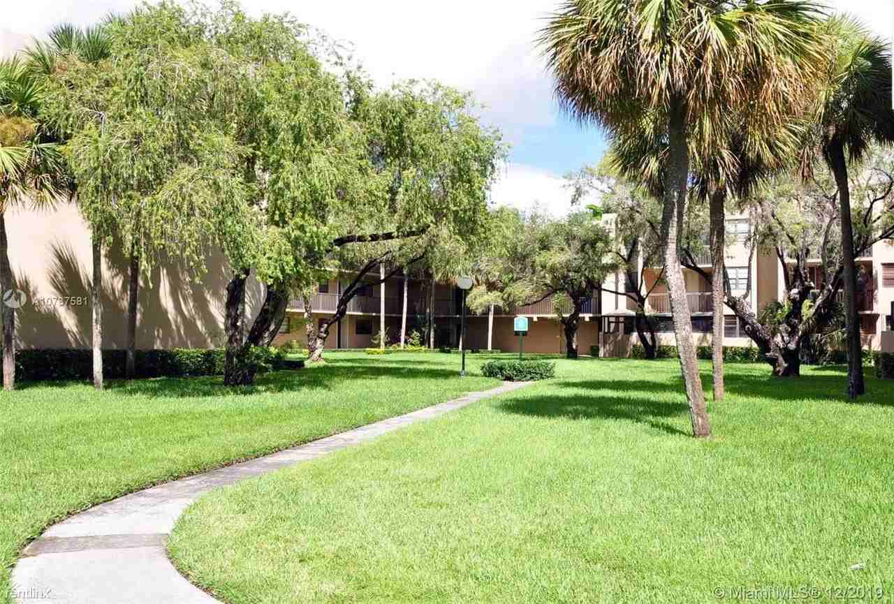 10425 Sw 112th Ave 214 - Photo 2 of 6