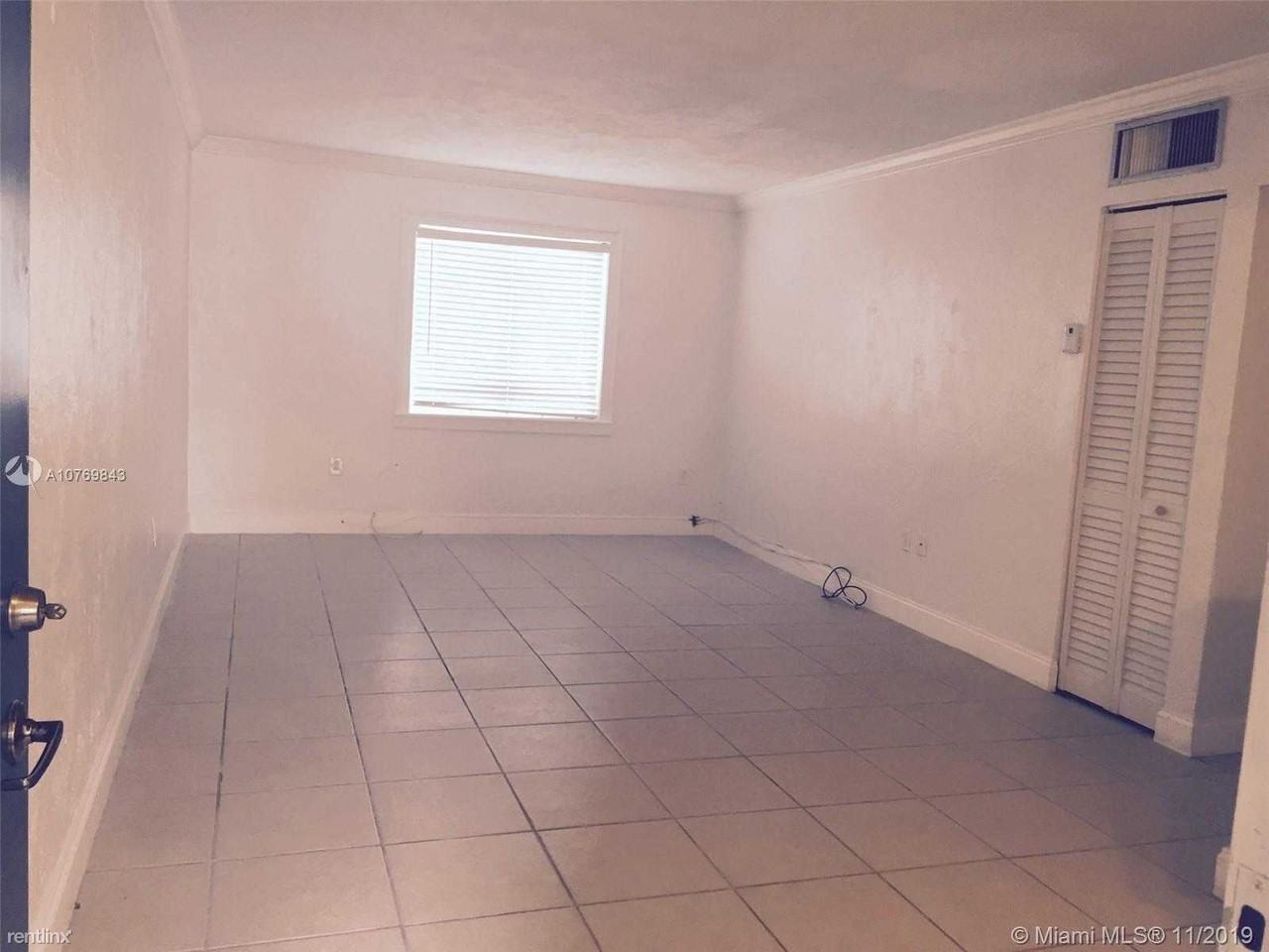 8605 Sw 68th Ct 4 - Photo 3 of 10