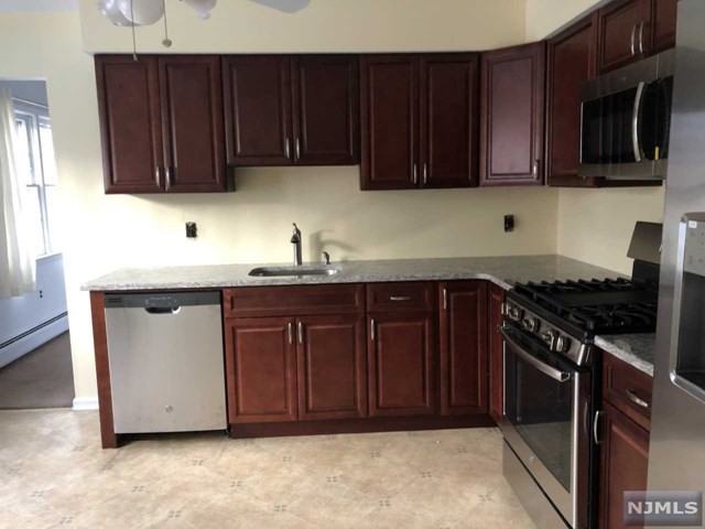 34 Meyerhoff Place Unit B - Photo 2 of 9