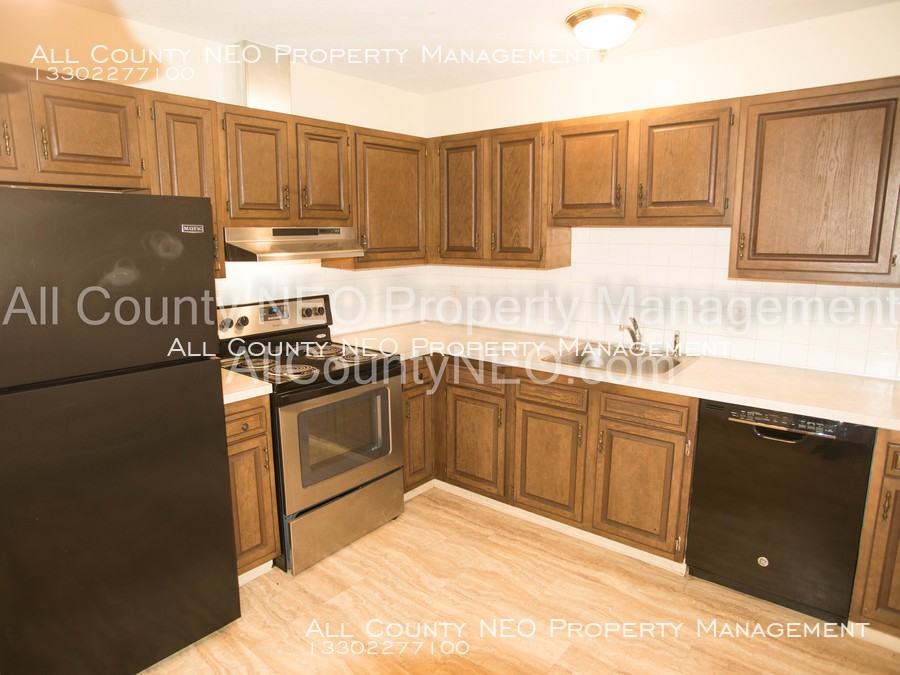 1320 Bluestone Ave - Photo 3 of 12