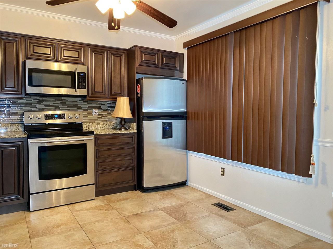 36 Hardwood Dr - Photo 2 of 19