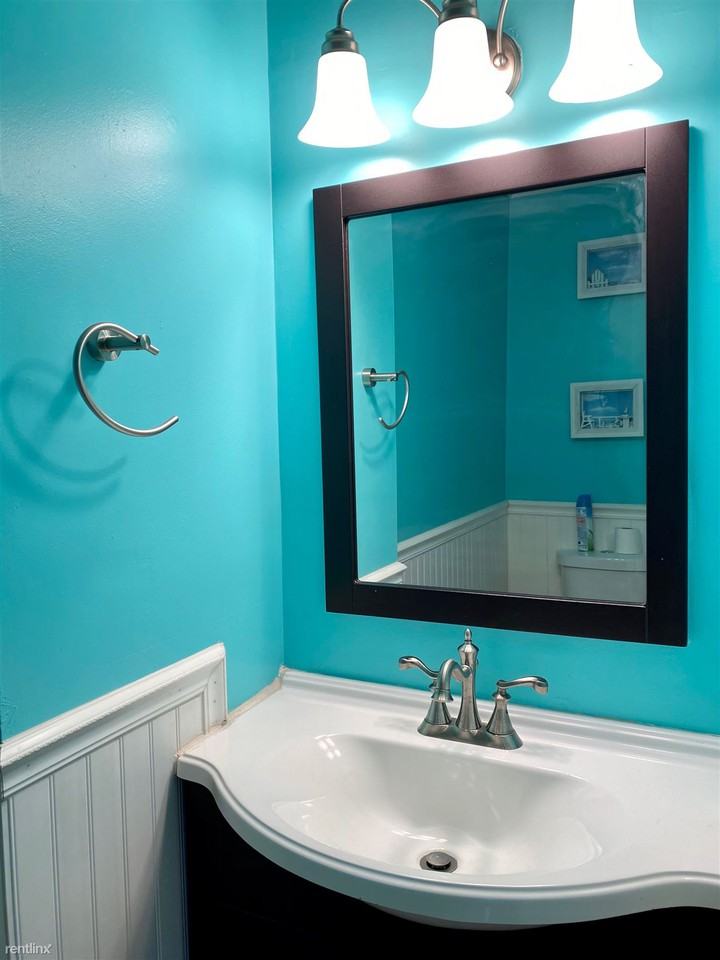 36 Hardwood Dr - Photo 3 of 19
