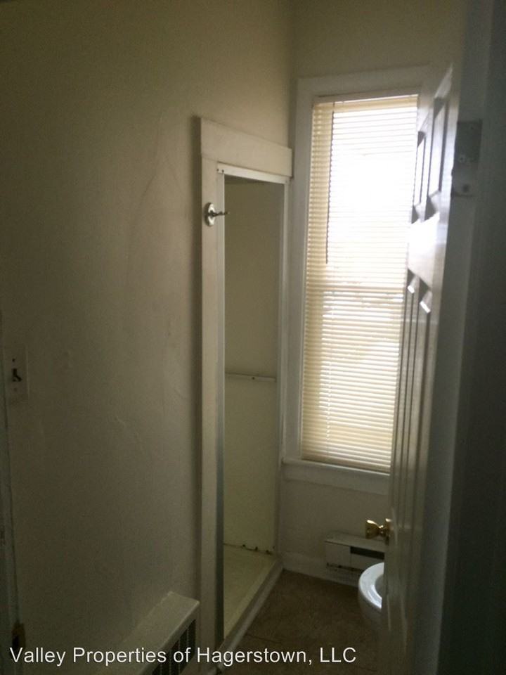 339 S Potomac St - Photo 2 of 7