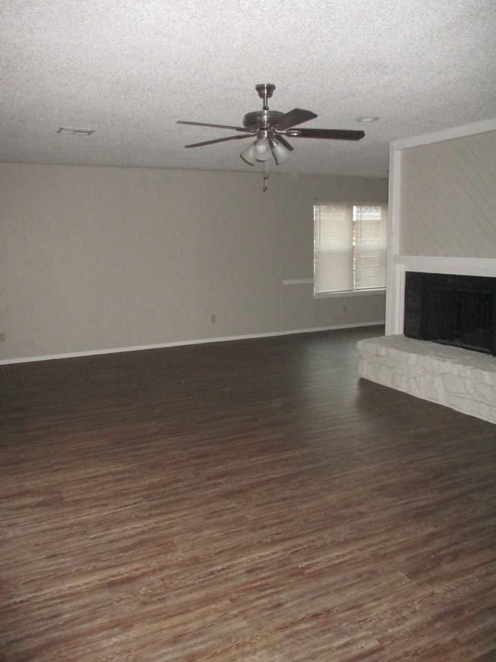 1805 N Chambers Ter - Photo 2 of 9