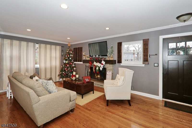 60 Arlene Ct - Photo 2 of 20