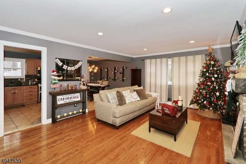 60 Arlene Ct - Photo 3 of 20