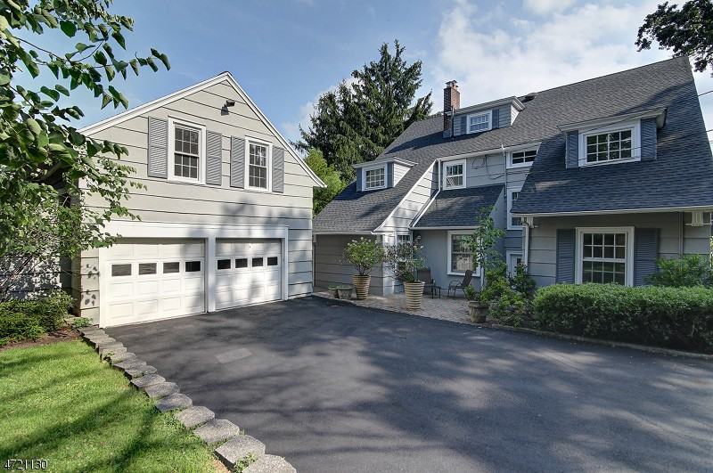 39 Hemlock Rd - Photo 2 of 26