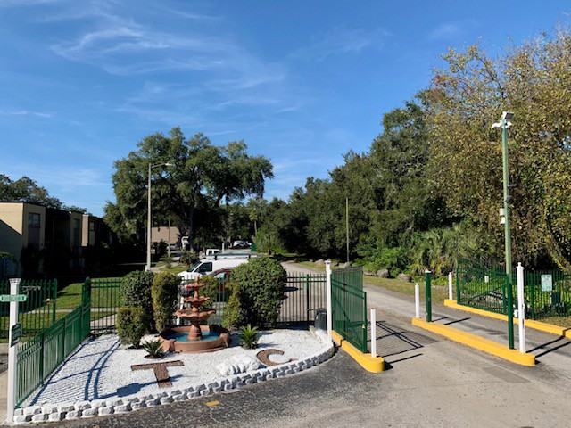 Town & Country Apartments 5507 Pine Forest Court 103, Town 'n