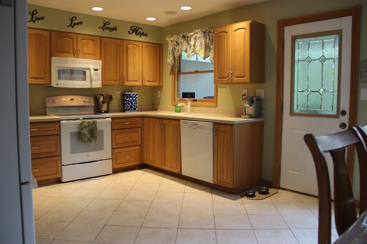 608 Walnut St - Photo 2 of 9