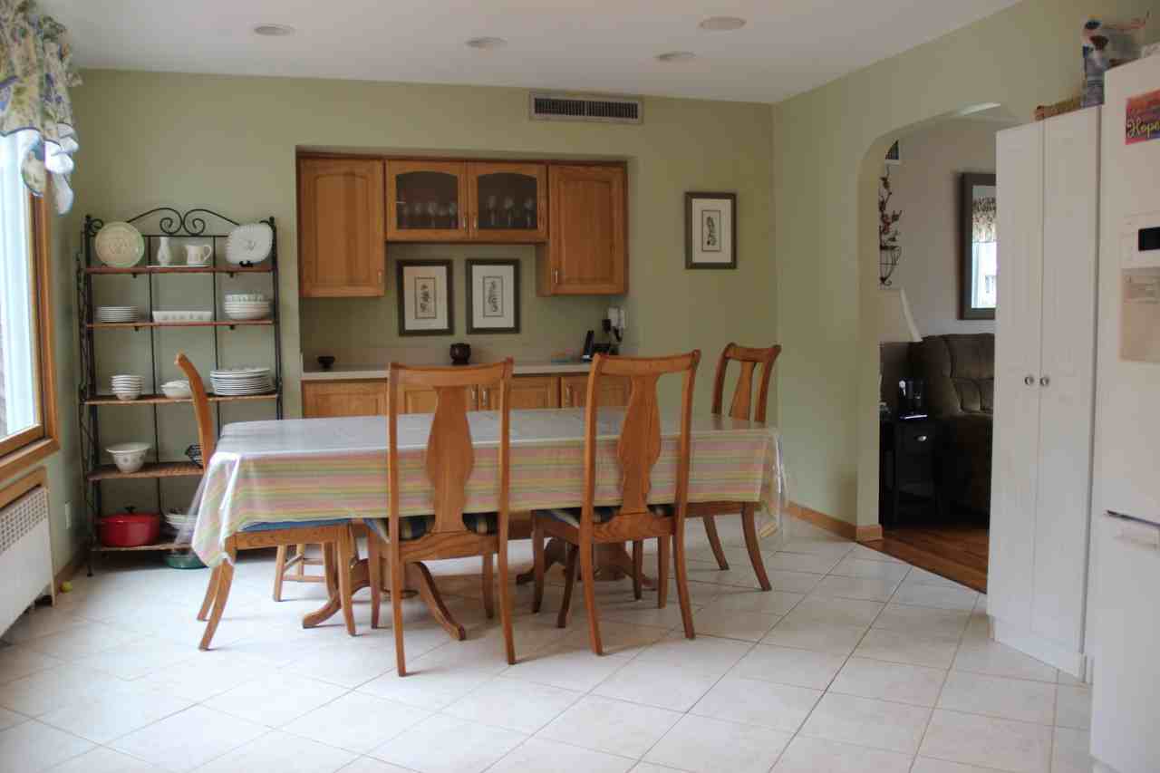 608 Walnut St - Photo 3 of 9