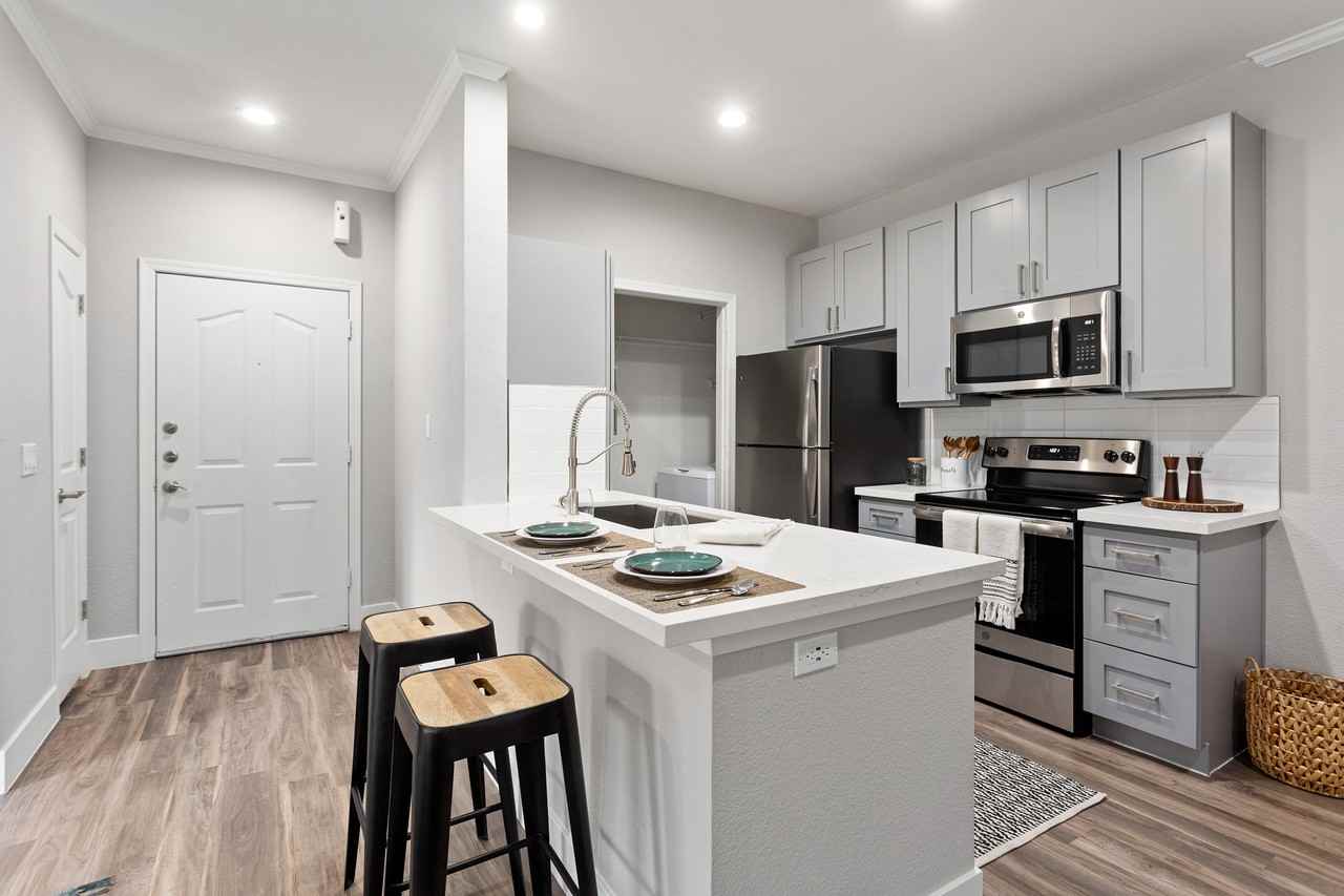 Kota North Scottsdale - Photo 6 of 26