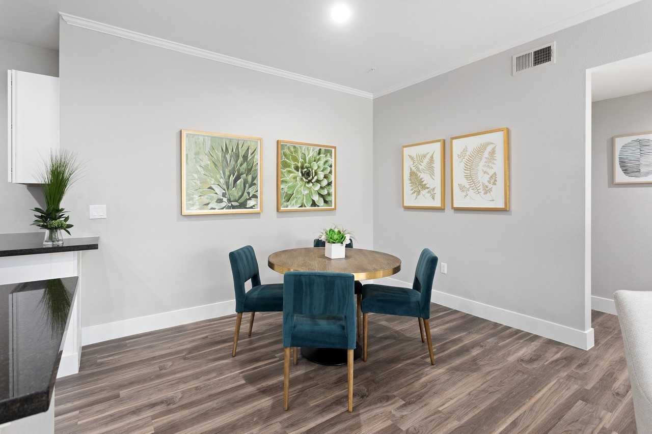 Kota North Scottsdale - Photo 7 of 26