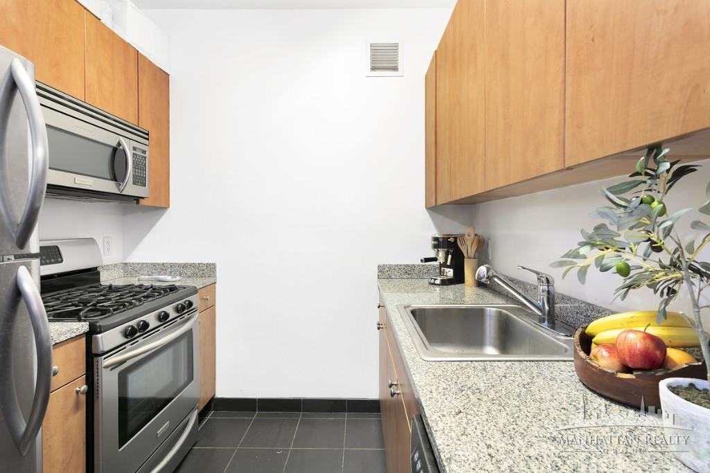 W 37th St #428 - Photo 2 of 9