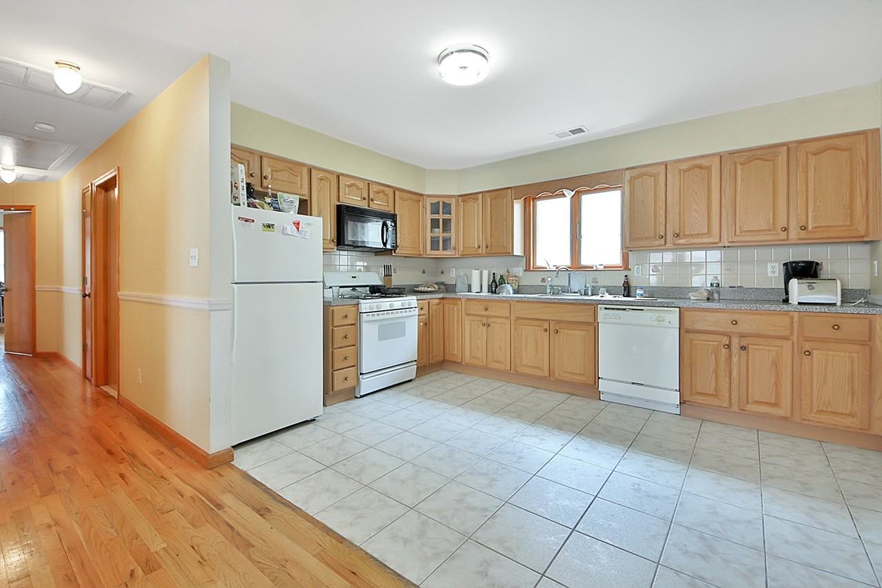 132 Chesnut Street #2 - Photo 2 of 5