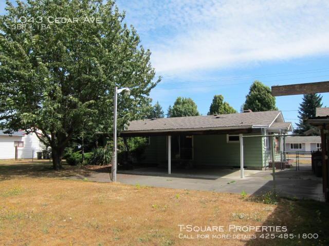 1043 Cedar Ave - Photo 3 of 17