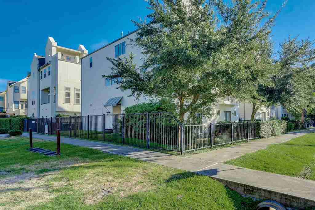 902 Patterson St - Photo 2 of 39