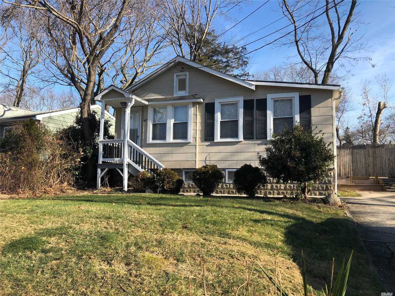 47 Halesite Dr - Photo 2 of 17