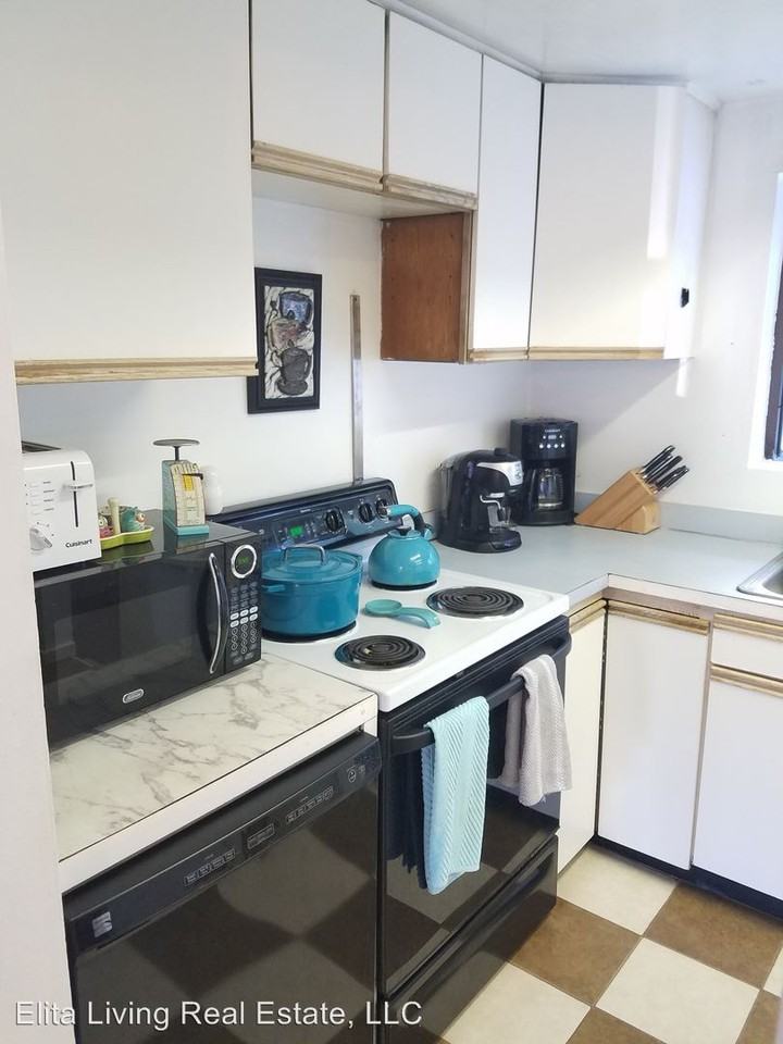 217 30th Ave. E. - Photo 2 of 16