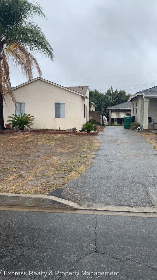 4925 North Brightview - Photo 2 of 4