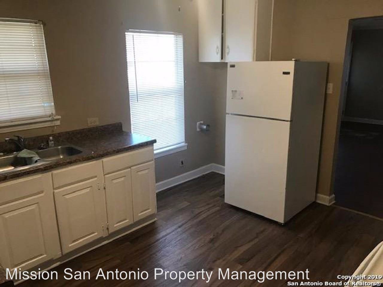 202 Lincolnshire Dr. - Photo 2 of 11