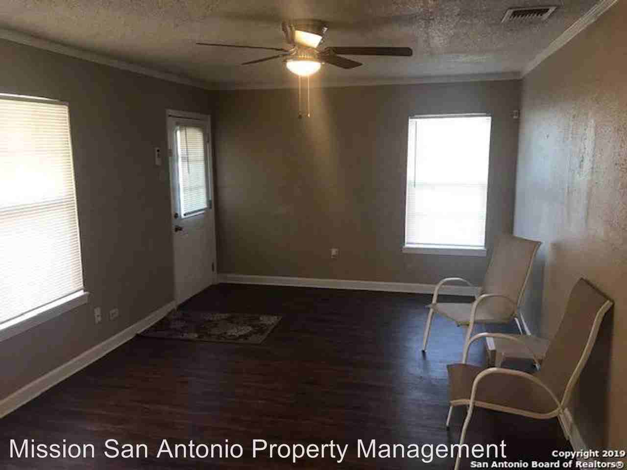 202 Lincolnshire Dr. - Photo 3 of 11