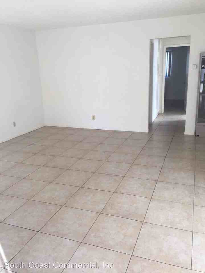 1207 Arcadia Avenue - Photo 2 of 5