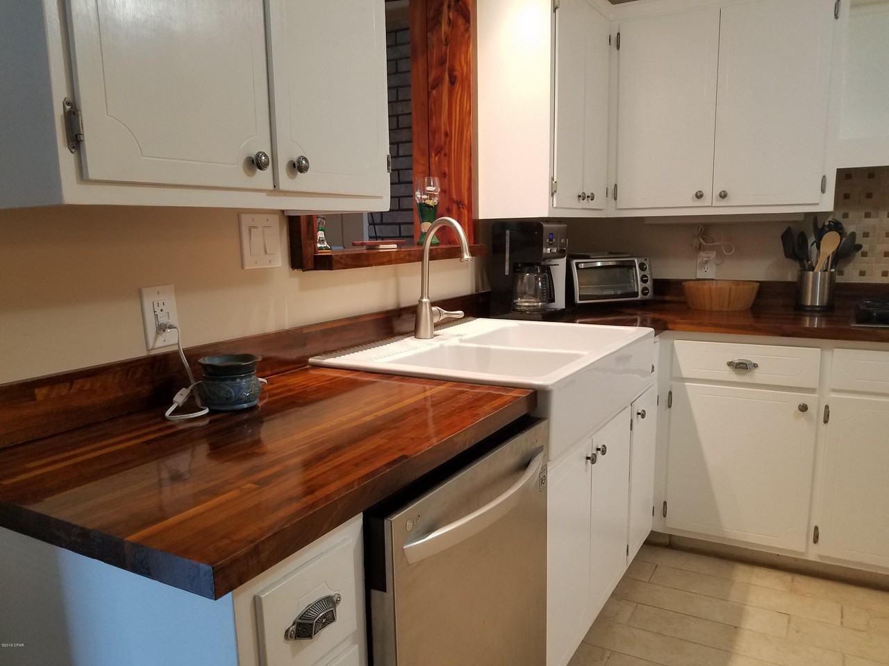 1108 W 10th Street - Photo 3 of 39