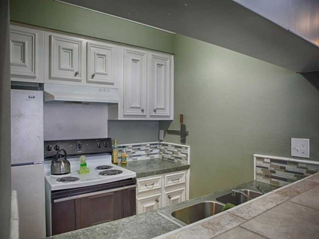 201 Emerson - Photo 2 of 11