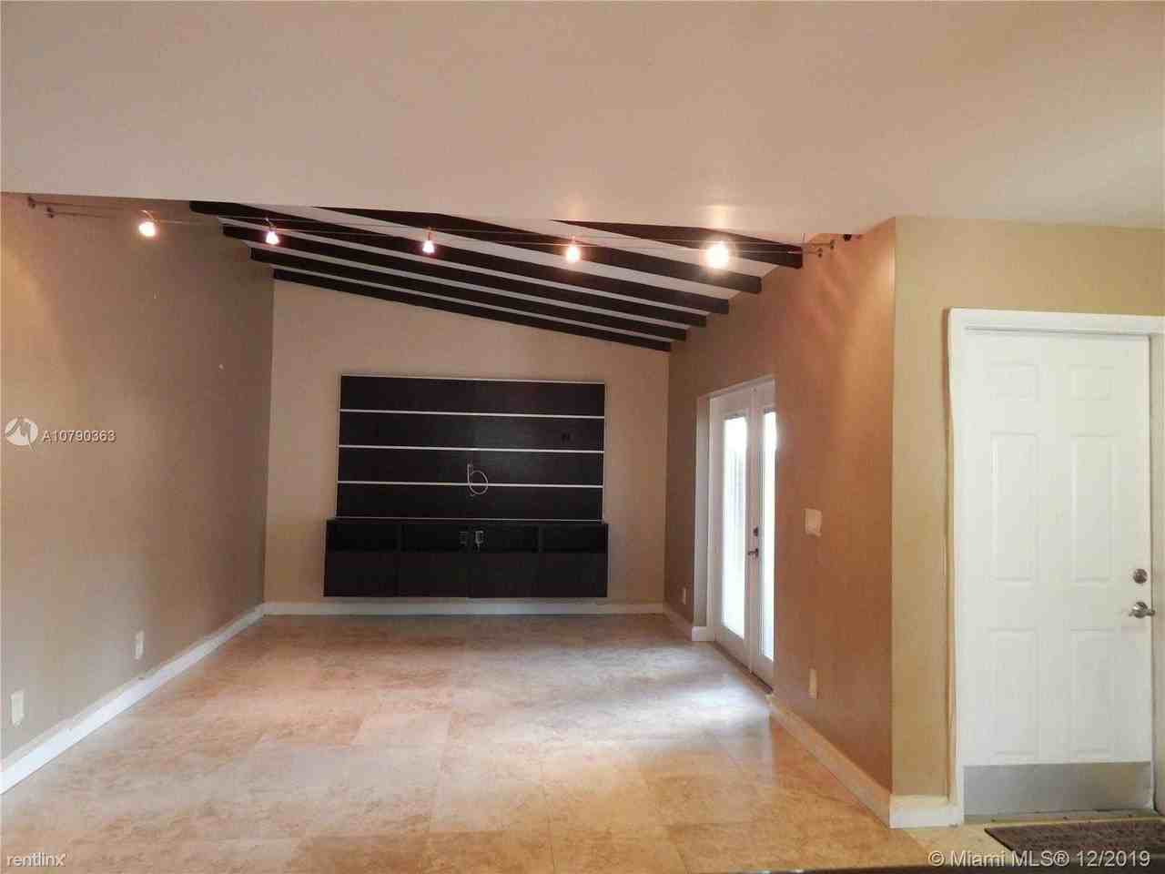 6959 Sw 110th Ct - Photo 3 of 10
