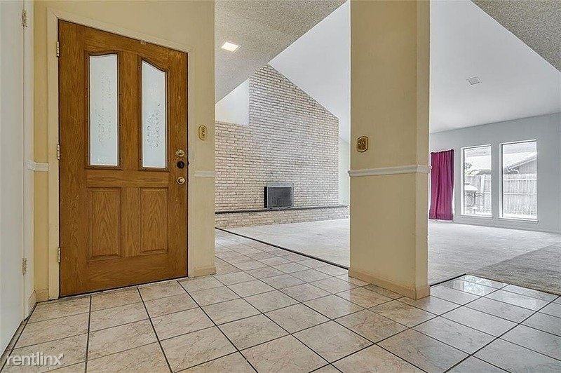 512 Country Wood Court - Photo 2 of 13