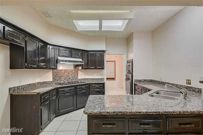 512 Country Wood Court - Photo 3 of 13