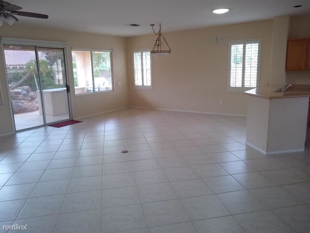 39354 Falconwood Ct - Photo 2 of 10