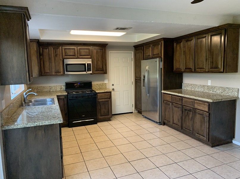 27872 Stratford St - Photo 3 of 5