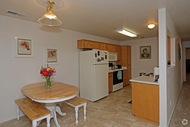 Yosemite Terrace - Photo 3 of 27