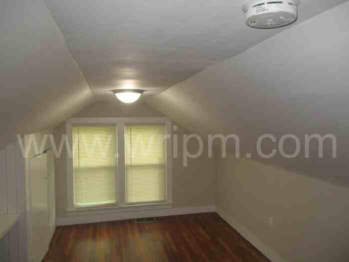 3872 New York 8 - Photo 2 of 9