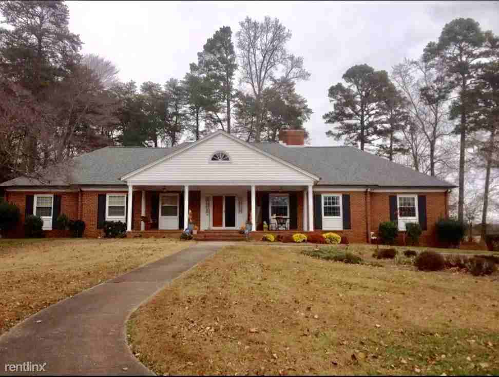 319 Pinewood Pl - Photo 3 of 19