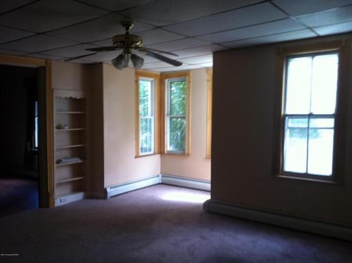 124 Pennsylvania Ave - Photo 2 of 9