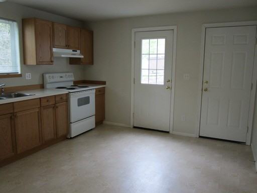 465 Willow Creek Ln - Photo 2 of 7