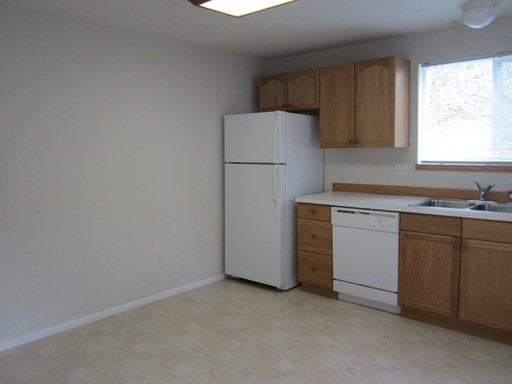 465 Willow Creek Ln - Photo 3 of 7