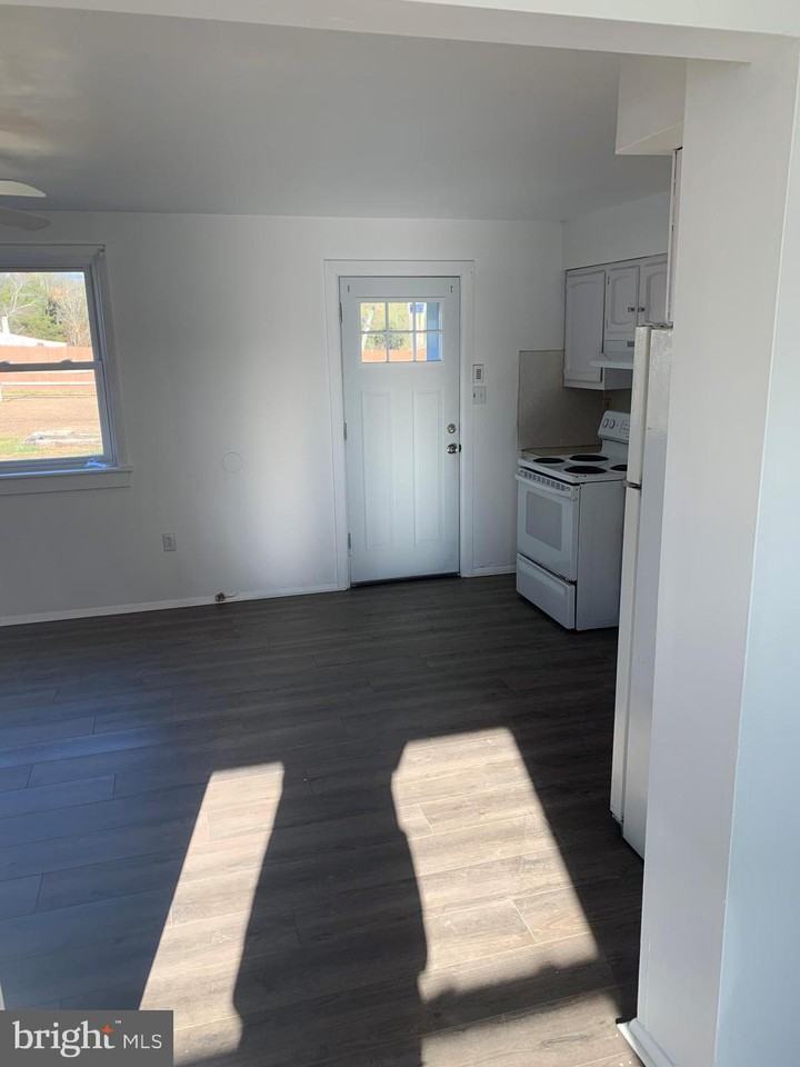 84 Mapleshade Lane - Photo 2 of 10