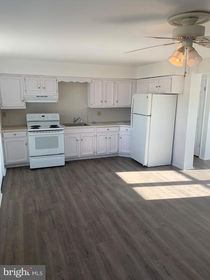 84 Mapleshade Lane - Photo 3 of 10